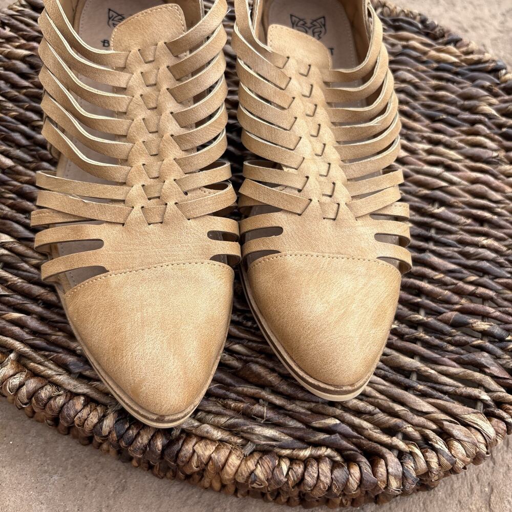 Beast Fashion Women's Tan Weaved Flats Slit Cut Out Boho Woven Ankle Shoes 9.5 - Picture 2 of 5